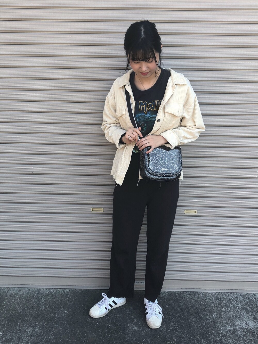 「古着、お洒落さんとつながりたい、今日のコーデ、コーデュロイ、ブラウン、秋コーデ、プチプラ、メンズライク、古着MIX、w closet」｜「kitsonのアイテム（ショルダーバッグ、ブラック系）」を使った、nanaさん（レディース・167cm）の秋コーディネートの1枚目の写真