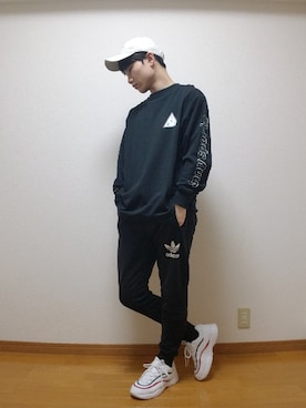 「袖プリント」｜「アイテム（キャップ）」を使った、キヨ【相互フォロー】さん（メンズ・170cm）の秋コーディネート