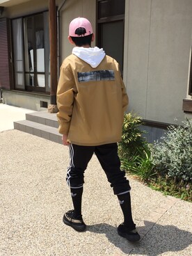 「FLIP THE SCRIPT（フリップザスクリプト）のアイテム（トップス）」を使った、日髙裕介さん（メンズ・174cm）の春コーディネート