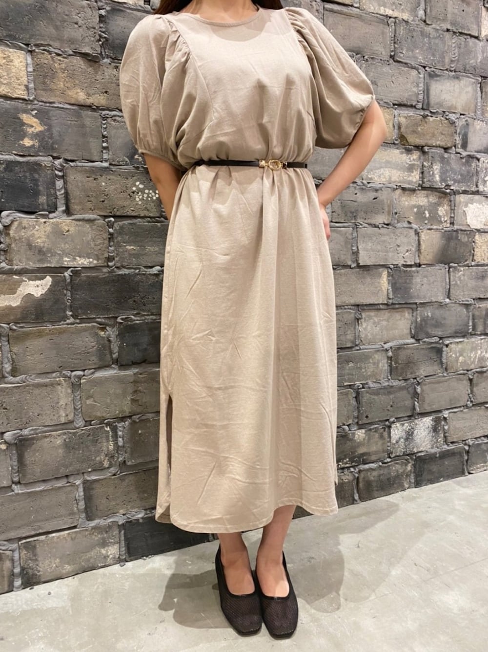 「ワンピース、キレイめ、きれいめコーディネート、今日のコーデ、ベージュ、ベージュコーデ、ootd、プチプラ、プチプラコーデ、rps」｜「rpsのボリュームスリーブカットワンピース（ワンピース、ベージュ系）」を使った、まつ子さん（レディース・157cm）の春コーディネートの1枚目の写真