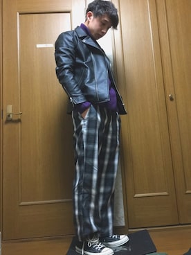 「URBAN RESEARCH（アーバンリサーチ）のウール片畦タートル（Knitwear、パープル系）」を使った、みやっちさん（メンズ・174cm）の冬コーディネート