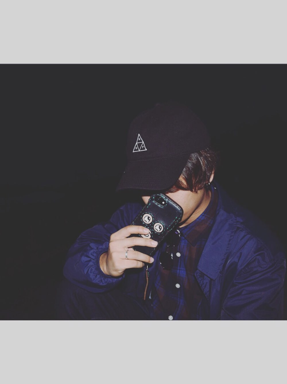 「ストリート、オジャガ、HIPHOP、HUF、大麻堂」｜「HUFのTRIPLE TRIANGLE CURVED BRIM HAT（キャップ、ブラック系）」を使った、238さん（メンズ・177cm）の冬コーディネートの1枚目の写真