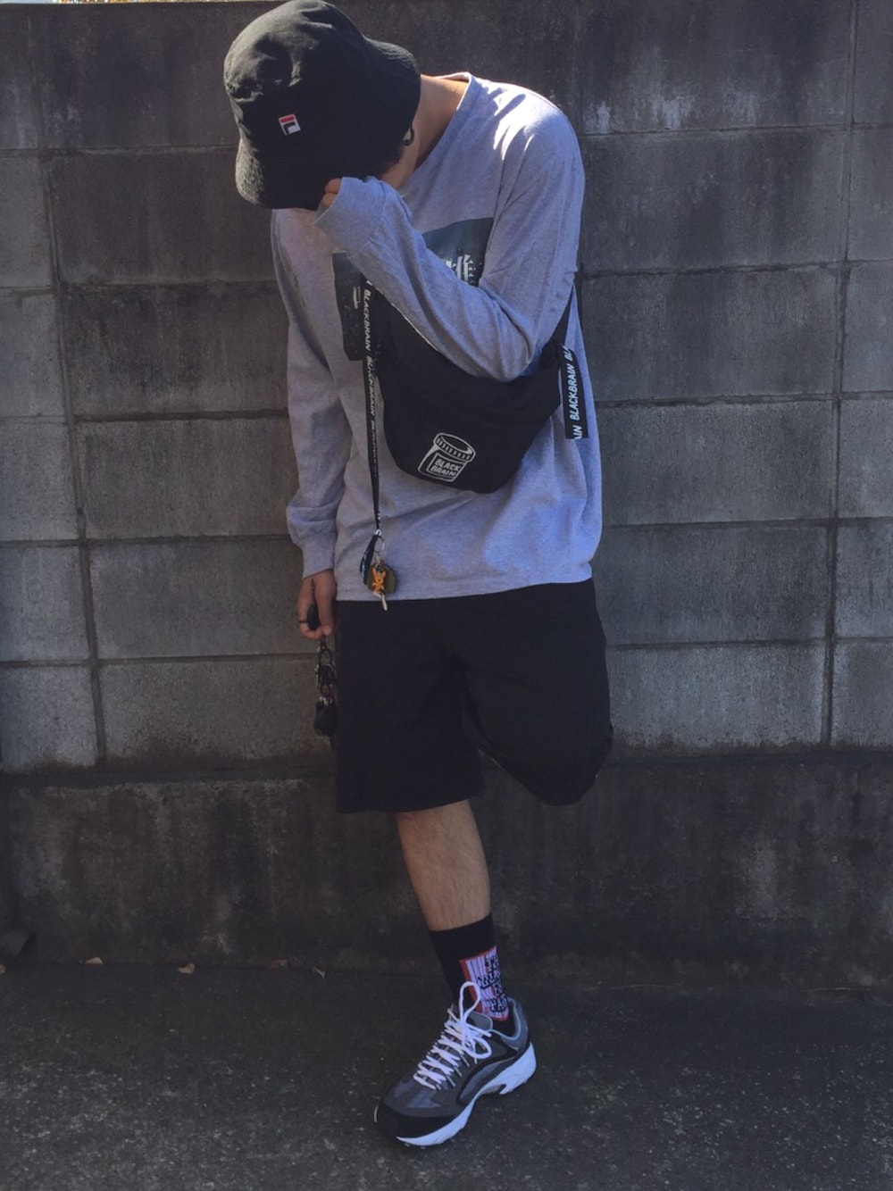 「ストリート服が好き、supreme、バケハ、いいね、save、フォローお願いします🤑、ストリート、blackeyepatch、冬なのにハーパン、ストリートMIX、ブラック、山登り」｜「BLACKBRAINのアイテム（ショルダーバッグ、ブラック系）」を使った、238さん（メンズ・175cm）の秋コーディネートの1枚目の写真