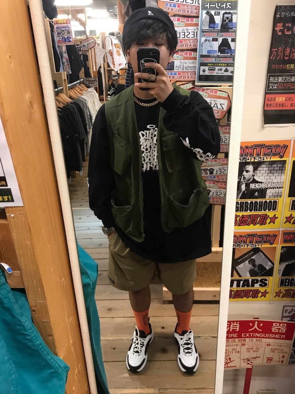 「ビッグT、フィッシングベスト、渋い、ヒップホップ」｜「FREAK'S STOREのWEB限定 ビッグシルエット フィッシングベスト（ベスト、グリーン系）」を使った、238さん（メンズ・176cm）の秋コーディネートの1枚目の写真