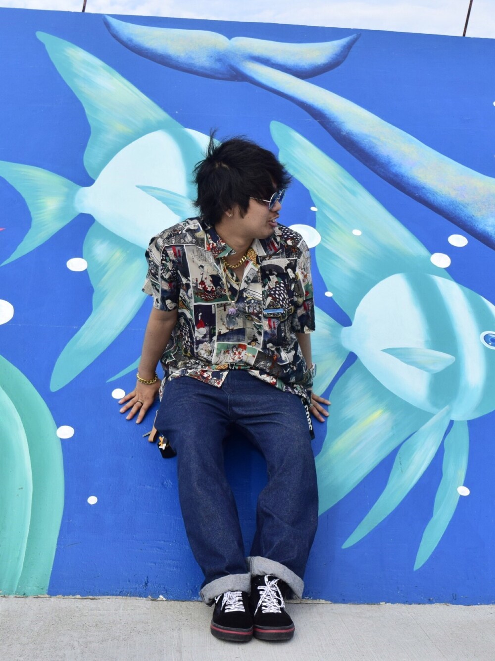 「旅行」｜「FREAK'S STOREのWEB限定 REVENGE×STORM/リベンジストーム ローカット（スニーカー、レッド系）」を使った、238さん（メンズ・176cm）の秋コーディネートの1枚目の写真