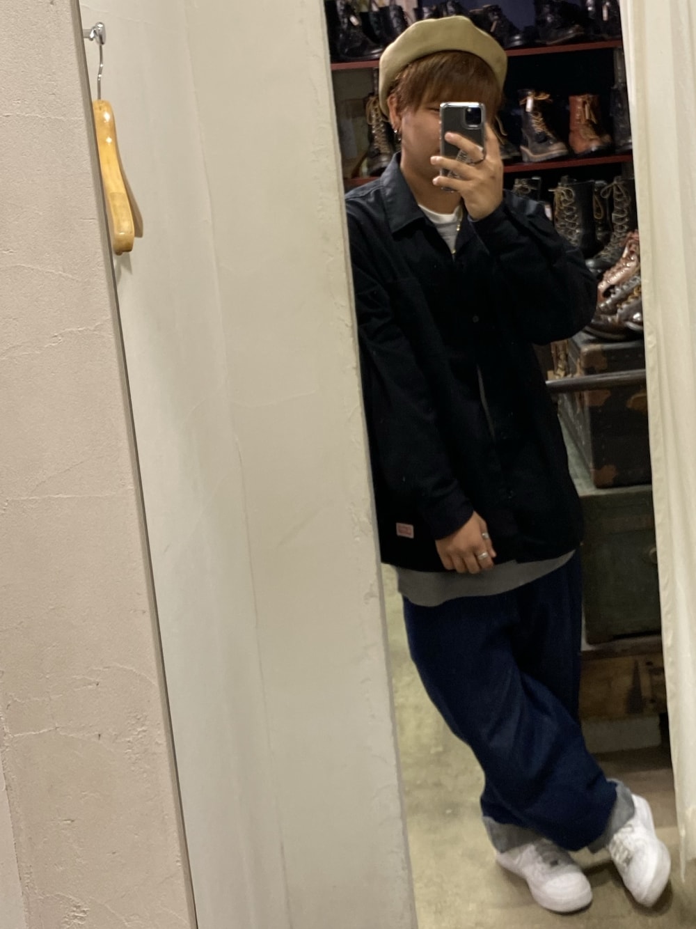 「緩めコーデ、古着買った、ビッグシルエット」｜「NIKEの＜NIKE＞ AIR FORCE 1 07/スニーカー（スニーカー、ホワイト系）」を使った、238さん（メンズ・176cm）の冬コーディネートの1枚目の写真