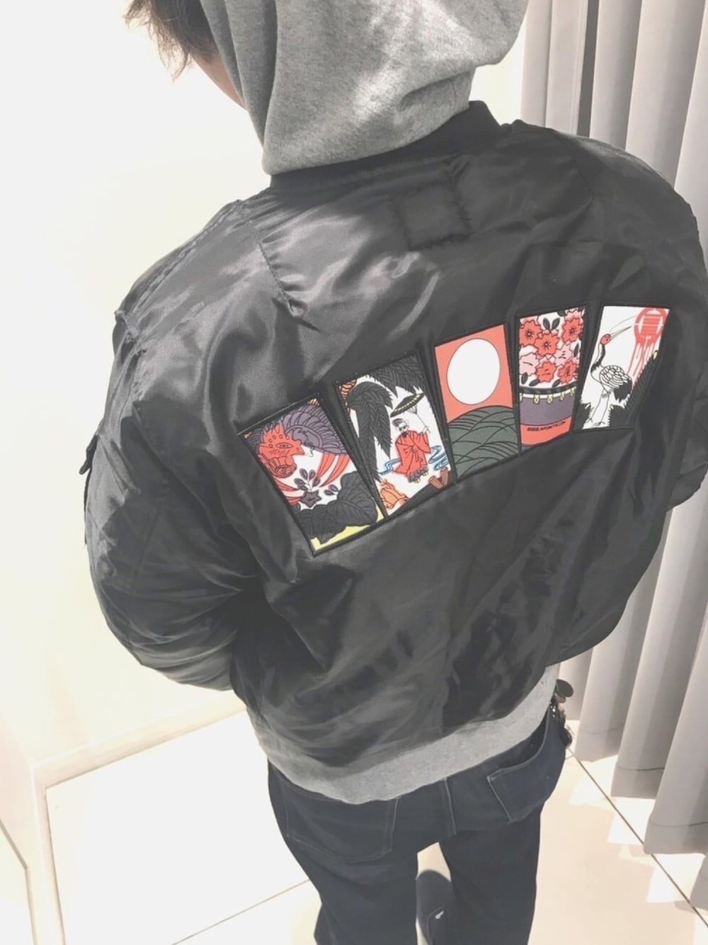「ストリート、漢akaGAMI、9sariGroup、HIFUMIYA、MA-1、HIPHOP、street」｜「HIFUMIYAのアイテム（MA-1、ブラック系）」を使った、238さん（メンズ・177cm）の冬コーディネートの1枚目の写真