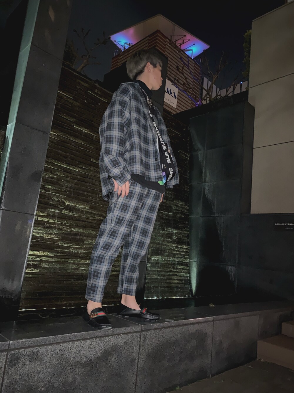 「Supreme のアイテム（ショルダーバッグ、ブラック系）」を使った、ちゅんさん（メンズ・166cm）の春コーディネートの1枚目の写真