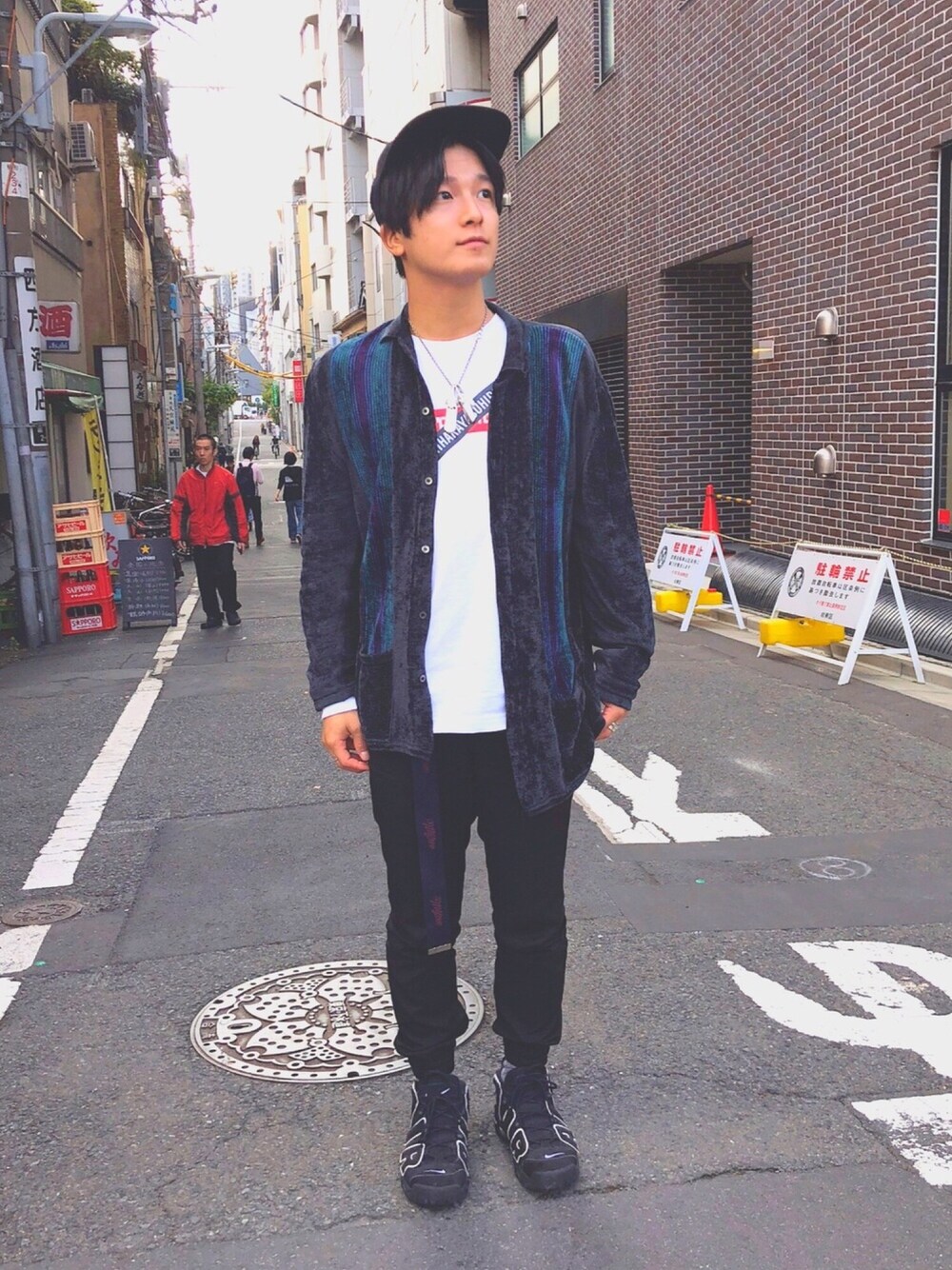 「flagstuff、CLANE、おしゃれさんと繋がりたい、秋のコーデ、AIR MORE UPTEMPO、NIKE、ベロア、ストリート、ジョガーパンツ、キャップ」｜「FLAGSTUFFのF-LAGSTUF-F / Cotton Cap（キャップ、ブラック系）」を使った、みずごろうさん（メンズ・167cm）の秋コーディネートの1枚目の写真