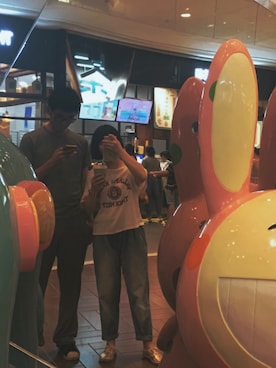 「アイテム（スリッポン、ゴールド系）」を使った、mijikoさん（レディース・158cm）の夏コーディネート