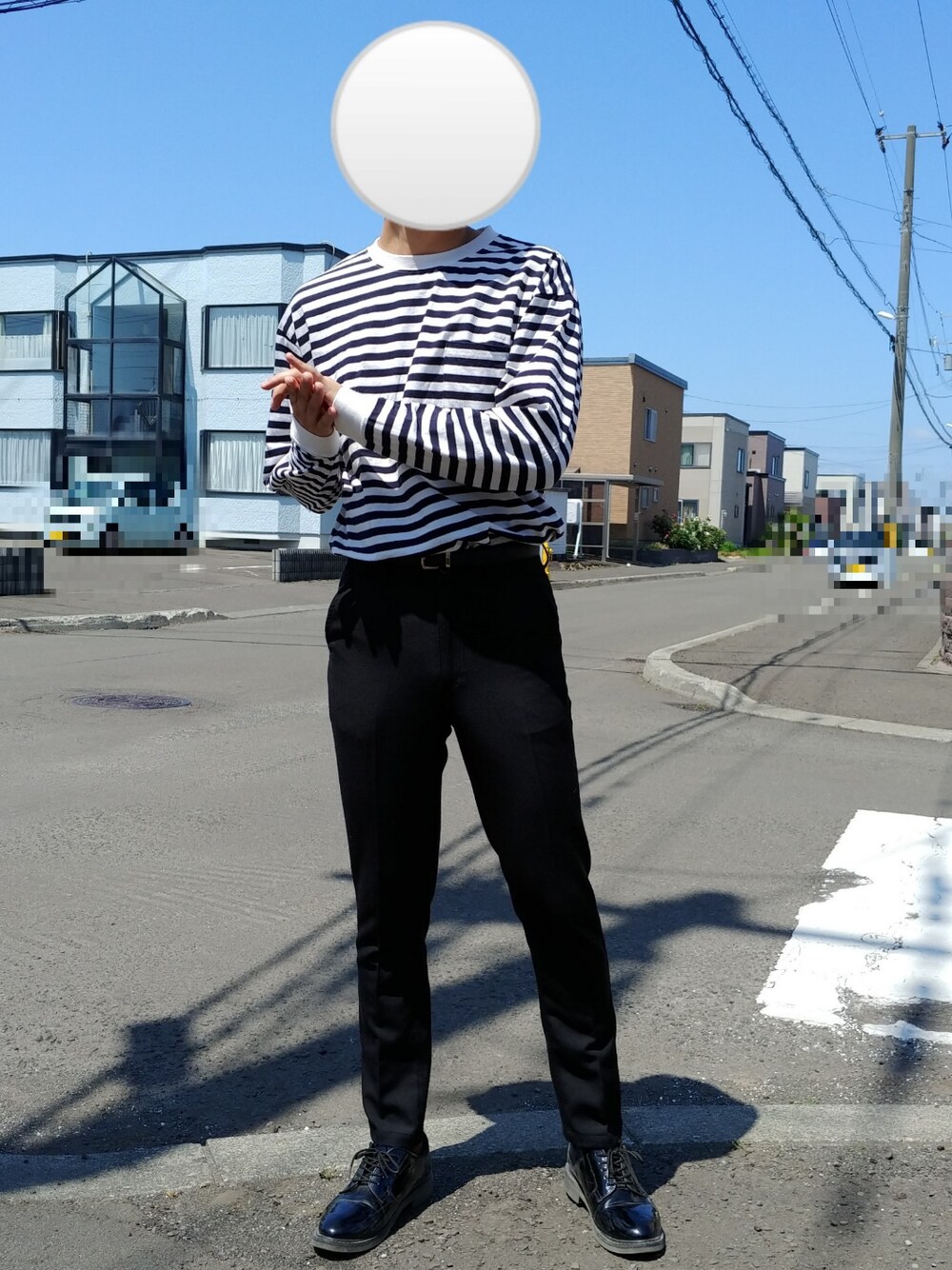 「ボーダー、スラックス、革靴、Tシャツ、タックイン、夏だ！Tシャツ着よう！、いいね、save、フォローお願いします🤑、シンプルコーデ、大人カジュアル、モノトーン」｜「RAGEBLUEの【USAコットン使用】ボーダーロンＴ /825403（Tシャツ/カットソー、ブルー系）」を使った、はぎさん（メンズ・180cm）の夏コーディネートの1枚目の写真