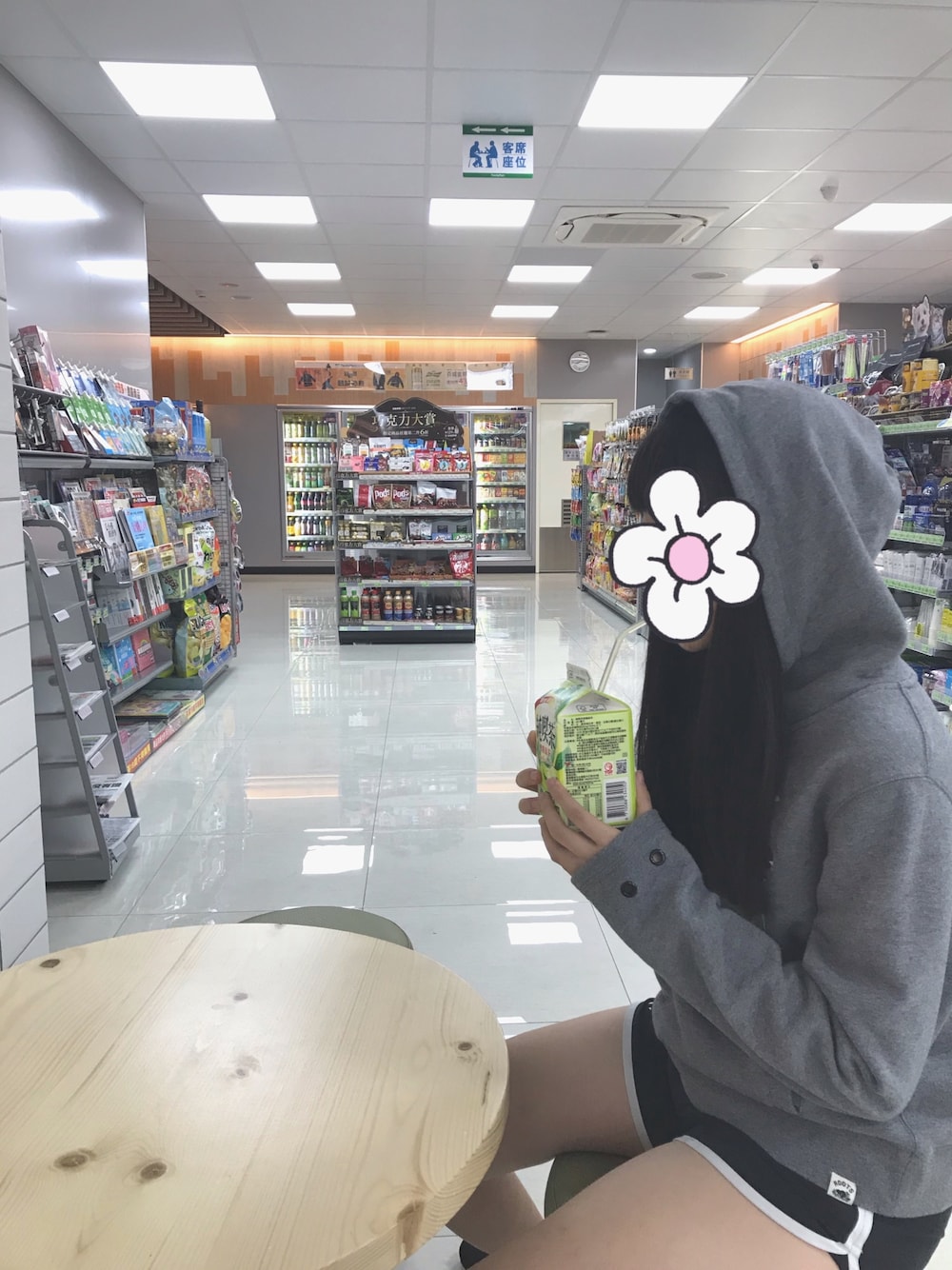 「rootsのアイテム（ジャージ、グレー系）」を使った、NᎪNᎾ🦄さん（レディース・161cm）の秋コーディネートの1枚目の写真
