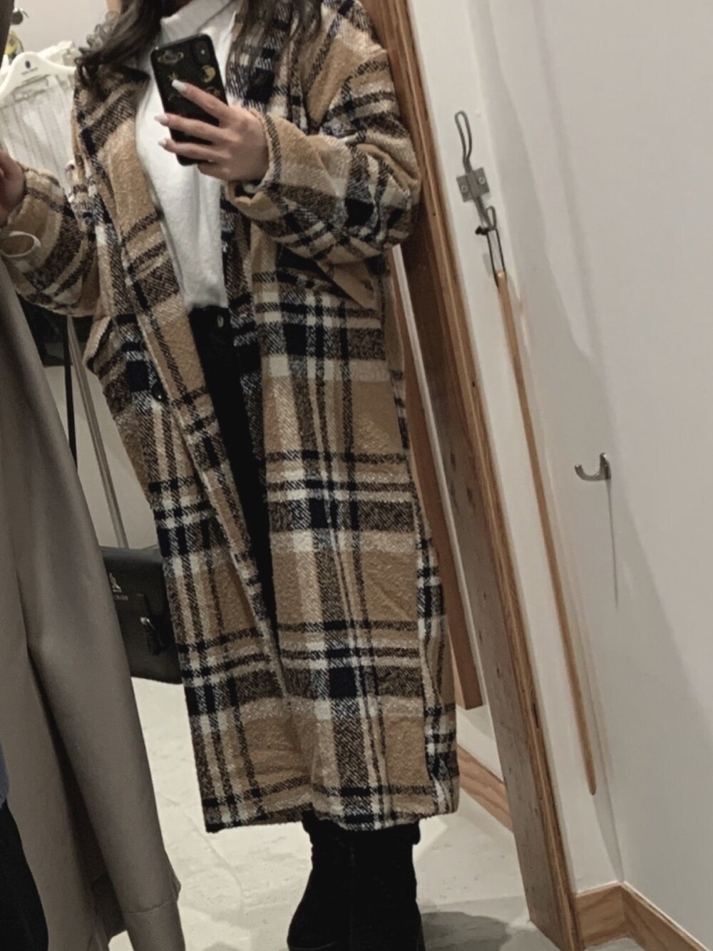 「プチプラコーデ、しまむら、GU、クロスキニー、ロングコート、チェック、低身長」｜「GUのアイテム（ニット/セーター、ホワイト系）」を使った、ズミさん（レディース・147cm）の冬コーディネートの1枚目の写真