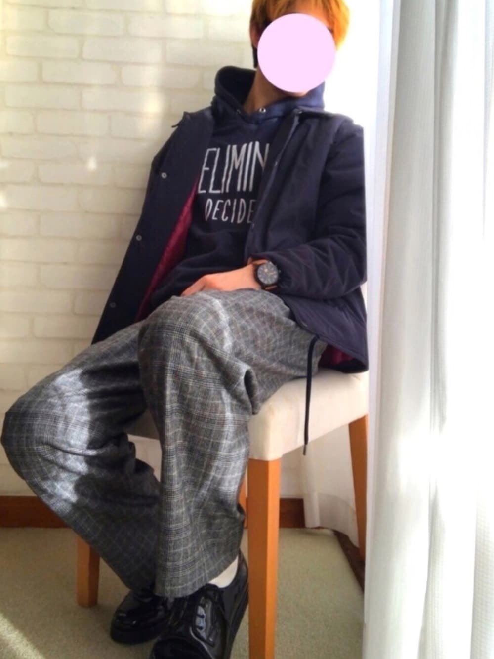 「グレンチェック、チェックパンツ、ワイドパンツ、ワイドスラックス、時計、LIDnM、Hunting World、座り画、冬コーデ、おしゃれさんと繋がりたい」｜「Hunting Worldの【Hunting World】 LAND SCAPE HW930 メンズ腕時計（アナログ腕時計、ブラック系）」を使った、ベーデンさん（メンズ・170cm）の冬コーディネートの1枚目の写真
