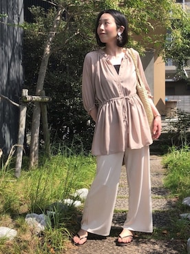 「秋のカフェオレコーデ」｜「アイテム（ビーチサンダル）」を使った、シオンさん（レディース・158cm）の秋コーディネート
