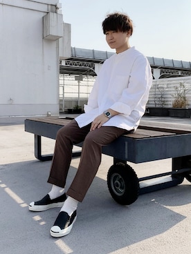 「アイテム（スラックス、ベージュ系）」を使った、ADAM ET ROPE' HOMME STAFFさん（メンズ・173cm）の春コーディネート