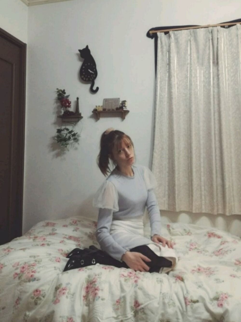 「monlily、Honeys、shoes、frill、LARME、ラルム、フランス人、ガーリー、pink、スカート」｜「mon Lilyのアイテム（Tシャツ/カットソー、グレー系）」を使った、ᴹᵃⁿᵒⁿ 🇫🇷「まのん」さん（レディース・169cm）の春コーディネートの1枚目の写真