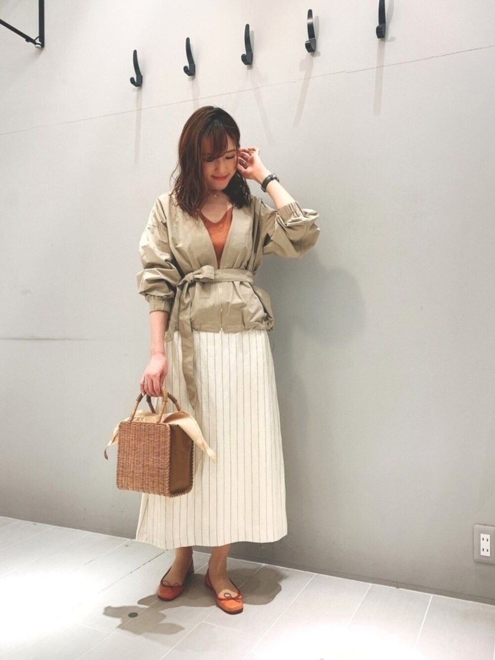 「Rougevif、Rouge vif la cle(Rouge vif la cle)、FONCE、春コーデ、大人カジュアル、今日のコーデ、休日コーデ、ラクチンコーデ、ブルゾン、スカート」｜「Rouge vifのギャザーライトブルゾン（ブルゾン、ベージュ系）」を使った、ひかりさん（レディース・162cm）の春コーディネートの1枚目の写真
