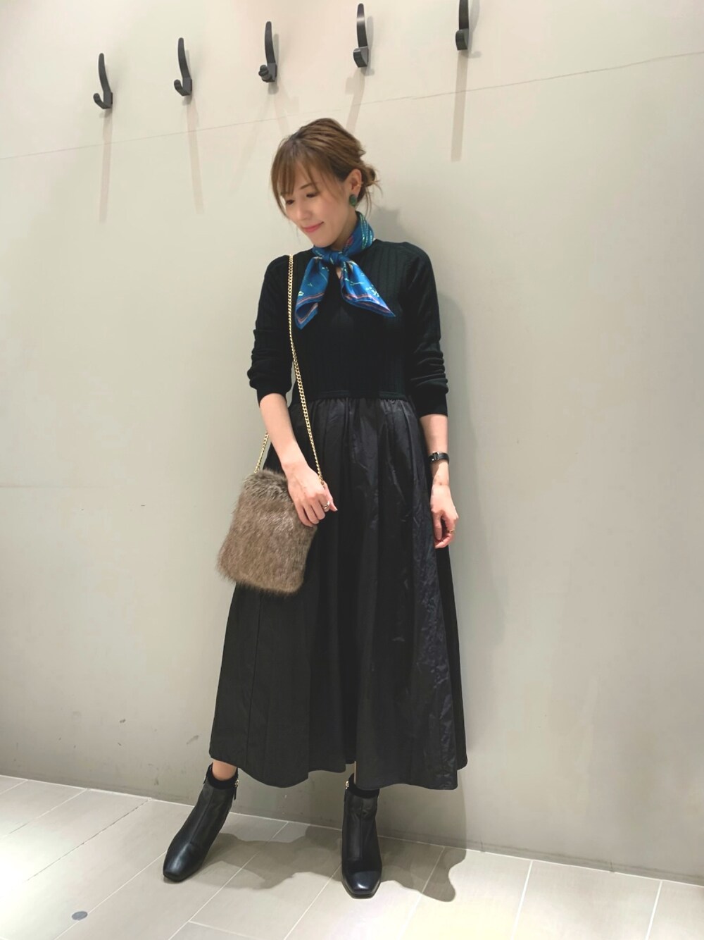 「Rouge vif la cle(Rouge vif la cle)、Rougevif、冬コーデ、ラクチンコーデ、ワンピース、お出かけコーデ、キレイめ、大人女子、オトナ女子、ブラック」｜「Rouge vifのファブリックコンビワンピース（ワンピース、ブラック系）」を使った、ひかりさん（レディース・162cm）の冬コーディネートの1枚目の写真