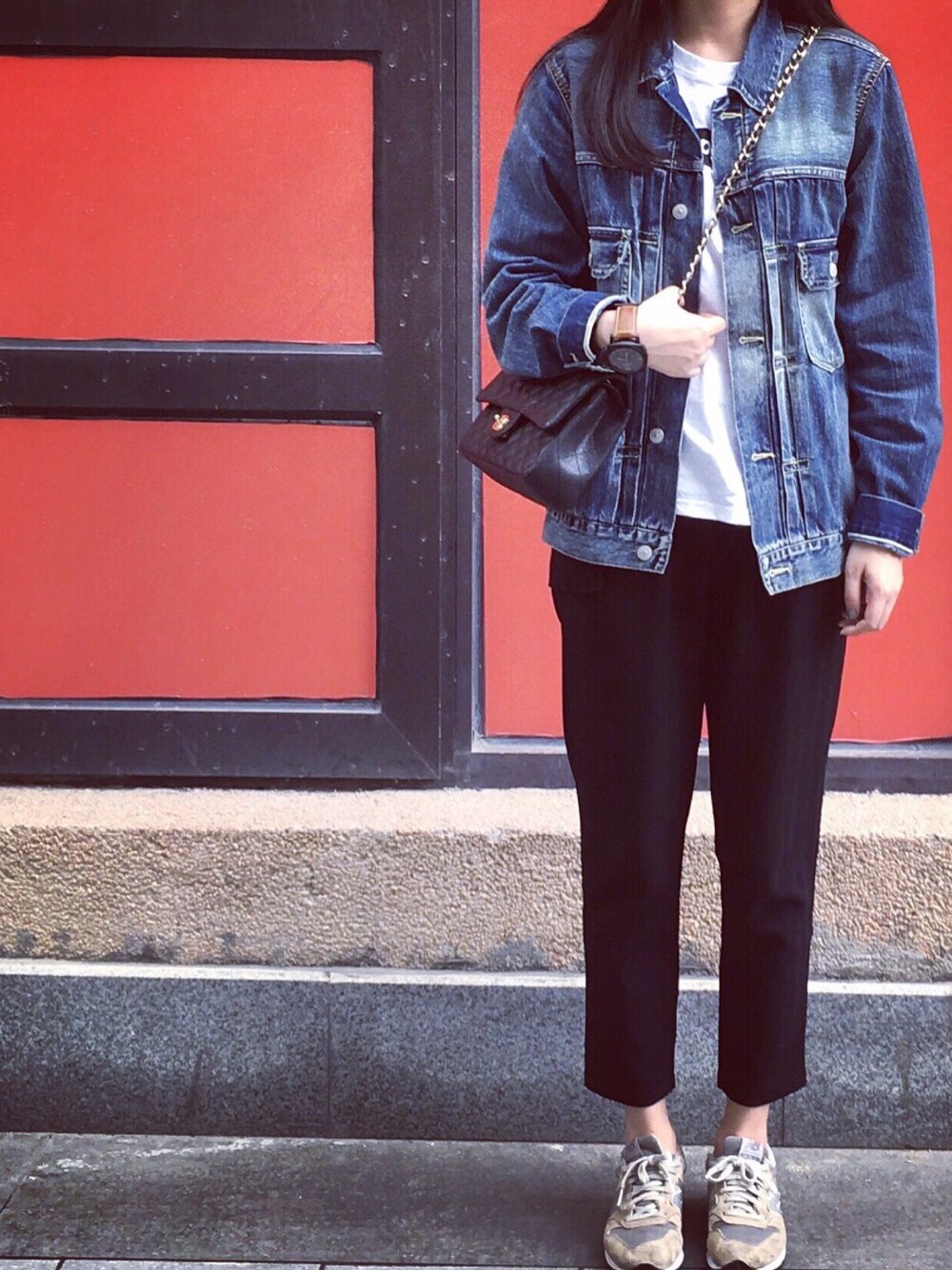 「VISVIMのアイテム（デニムジャケット、ブラック系）」を使った、🍟さん（レディース・165cm）の秋コーディネートの1枚目の写真