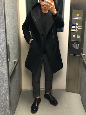 Elevator Boy is wearing junhashimoto "WRAP COAT"