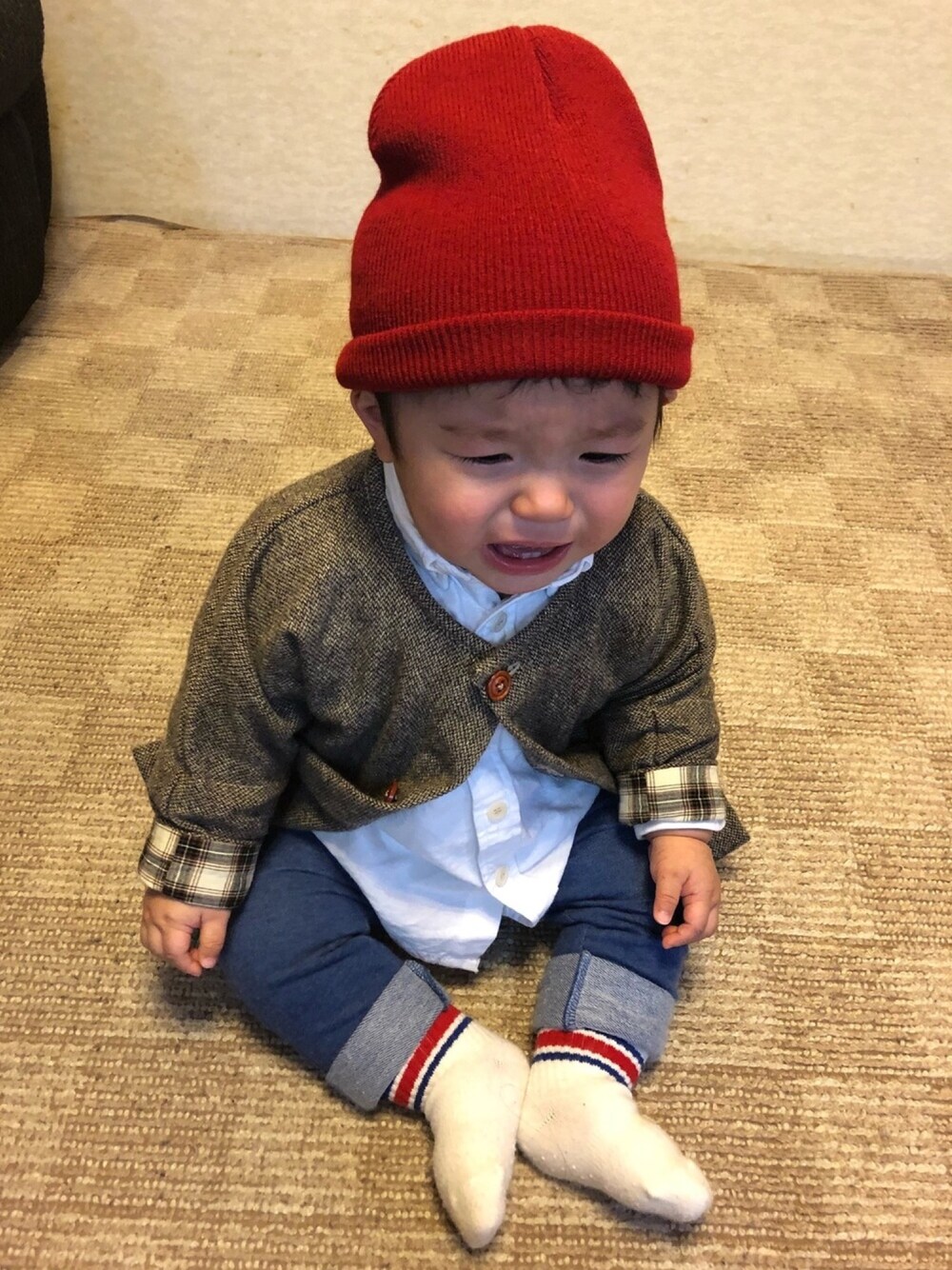 「9ヶ月、チェック、白シャツ、男の子」｜「Handmadeのアイテム（ノーカラージャケット、ブラウン系）」を使った、w-kさん（キッズ・70cm）の秋コーディネートの1枚目の写真