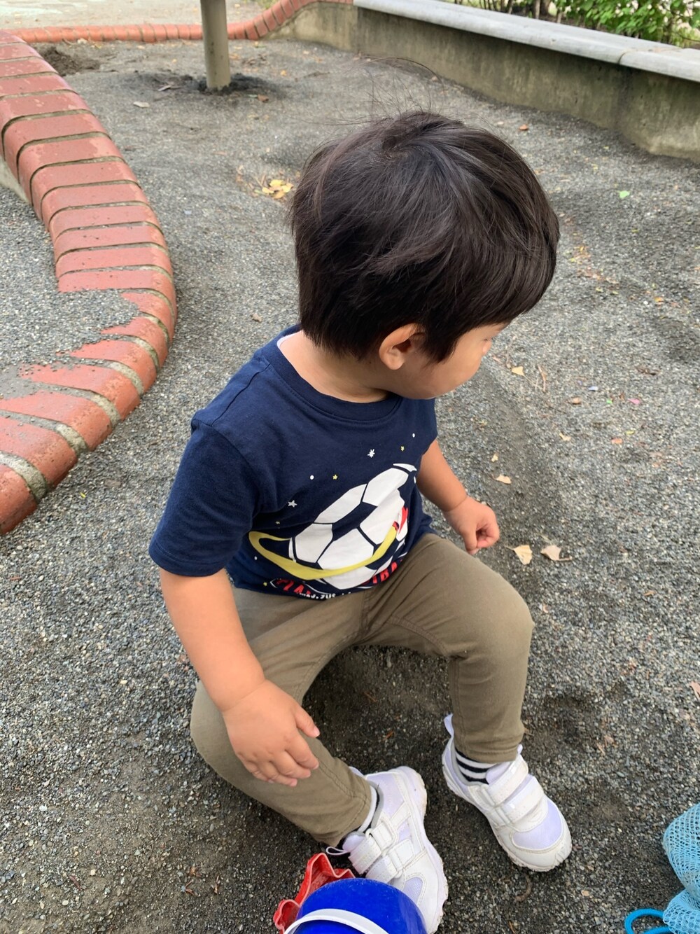 「公園コーデ、2歳、男の子コーデ」｜「H&Mの100（Tシャツ/カットソー、ブルー系）」を使った、w-kさん（キッズ・90cm）の夏コーディネートの1枚目の写真