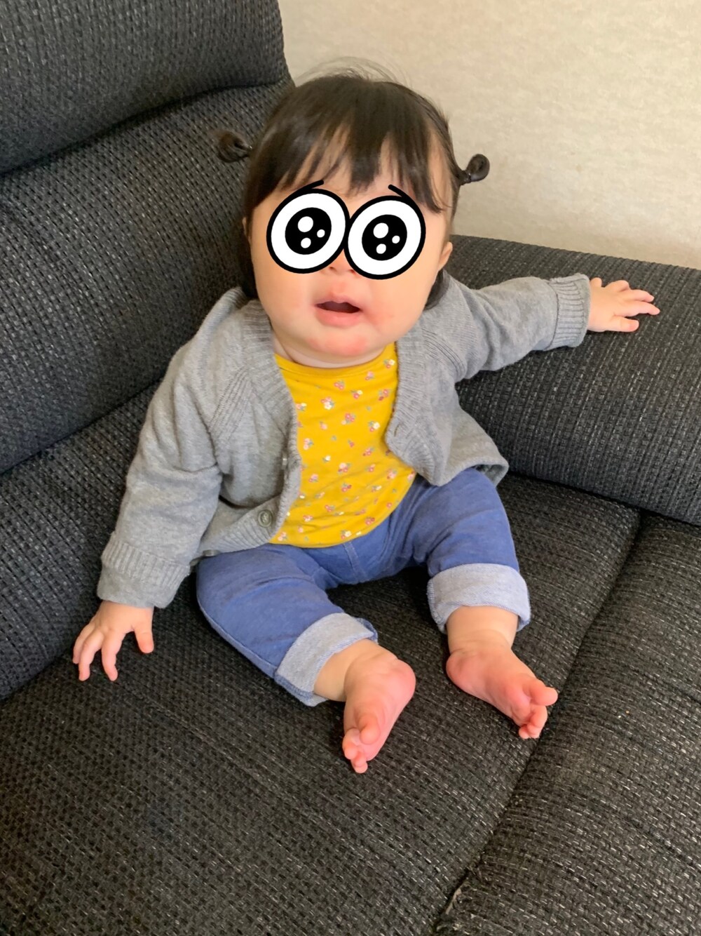 「8ヶ月、おだんごヘアー、女の子ベビー」｜「H&Mのアイテム（カーディガン/ボレロ、グレー系）」を使った、w-kさん（キッズ・90cm）の秋コーディネートの1枚目の写真