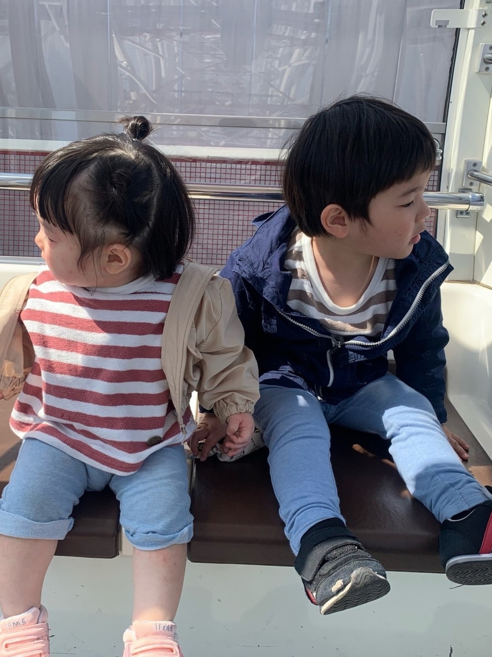 「兄妹お揃い、兄妹コーデ、春コーデ、1歳、3歳」｜「3can4onの【90-140cm】ボーダービッグTシャツ（Tシャツ/カットソー、ピンク系）」を使った、w-kさん（キッズ・90cm）の春コーディネートの1枚目の写真