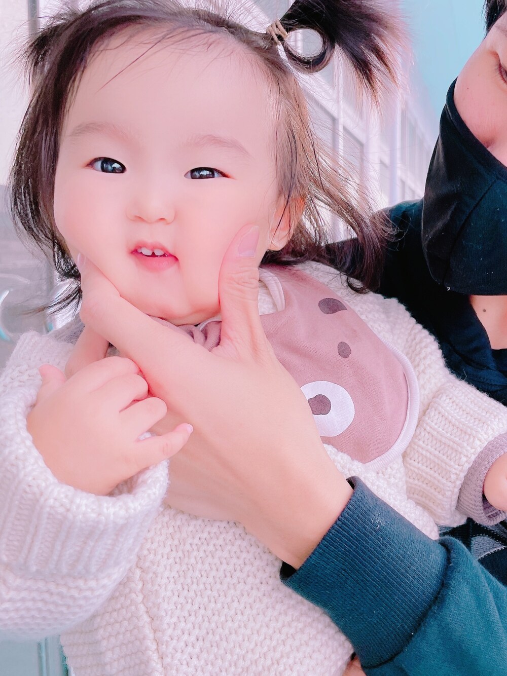 「生後10ヶ月、生後11ヶ月、しまむら、しまむらコーデ、女の子、女の子ベビー、令和ベビー」｜「しまむらのアイテム（ファッション雑貨、ブラウン系）」を使った、ゆのまる𓈒 𓏸 𓐍さん（キッズ・70cm）の冬コーディネートの1枚目の写真