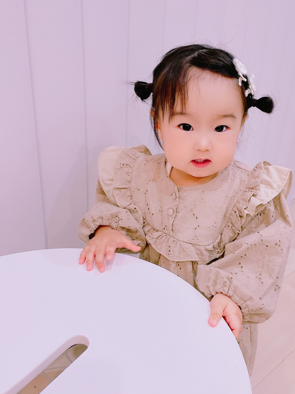 「プチプラ、休日スタイル、０歳、1歳、しまむら、女の子、お誕生日コーデ、私の推しブランド」｜「しまむらのアイテム（ワンピース/ドレス、ベージュ系）」を使った、ゆのまる𓈒 𓏸 𓐍さん（キッズ・70cm）の冬コーディネートの1枚目の写真