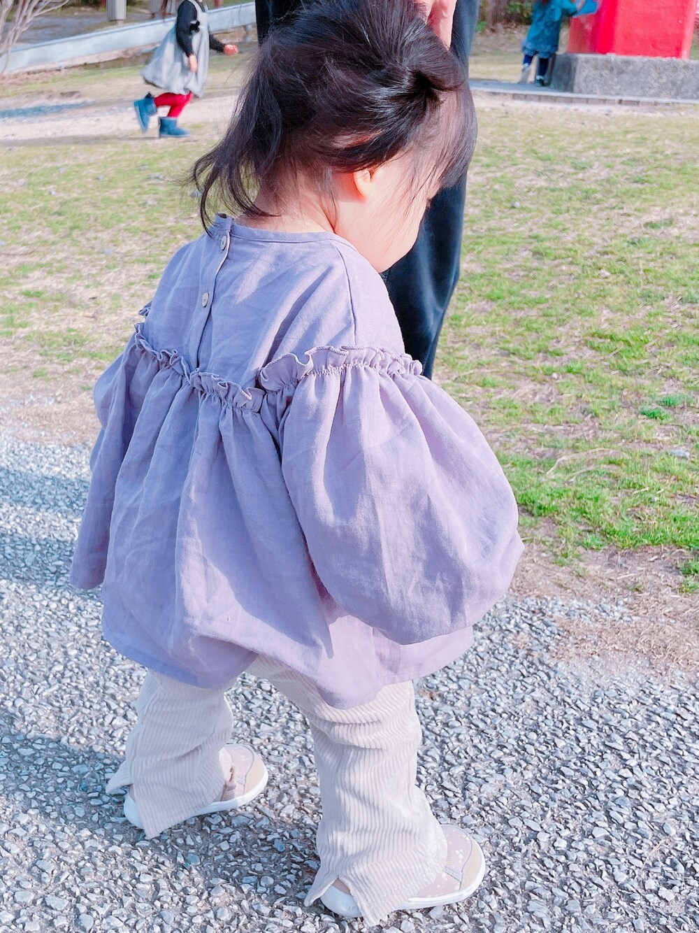 「プティマイン(petit main)、おでかけ」｜「しまむらのアイテム（シャツ/ブラウス、パープル系）」を使った、ゆのまる𓈒 𓏸 𓐍さん（キッズ・70cm）の春コーディネートの1枚目の写真
