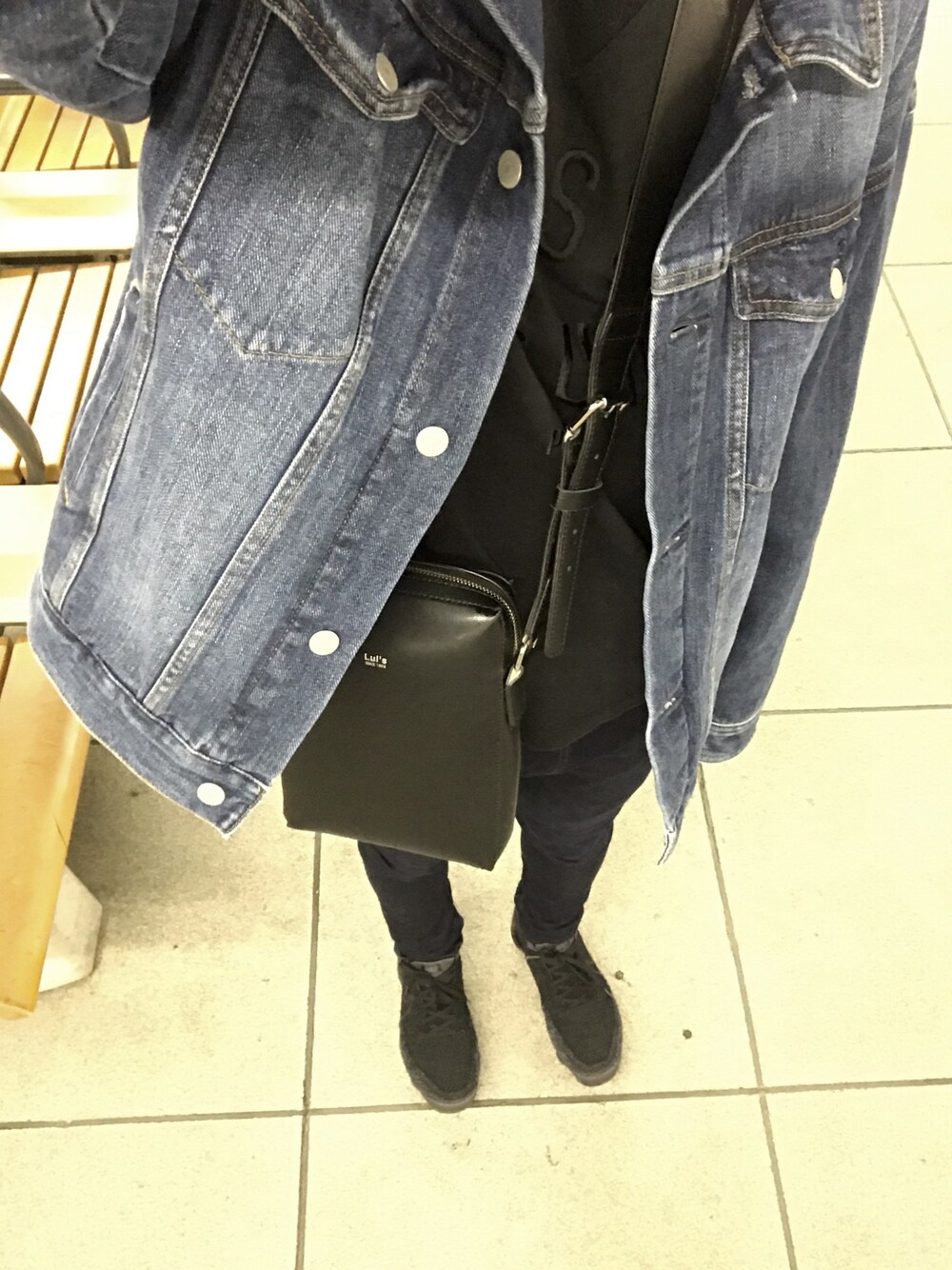 「シンプルコーデ、ヴェイパーマックス、ナイキ、Gジャン、リドム」｜「JOURNAL STANDARDのアイテム（デニムジャケット、ブルー系）」を使った、Yossyさん（メンズ・170cm）の春コーディネートの1枚目の写真