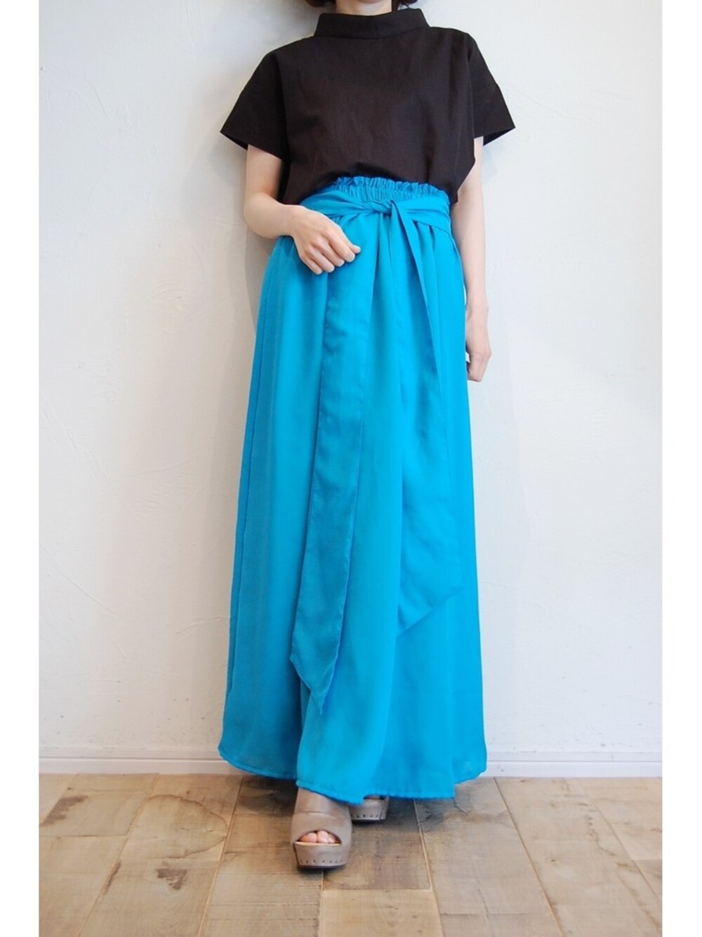 その他のシャツ/ブラウス、その他のスカート、その他のサンダルを着用したレディースの夏コーディネートの1枚目の写真