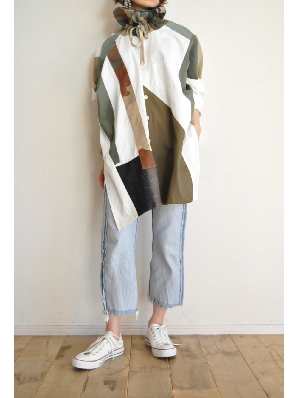 「デニム、リーバイス、rehersall、ポンチョ、パッチワーク、ハンドメイド、リメイク、sandglass、リーバイス501、サンドグラス」｜「sandglassのカスタムパッチワークポンチョ（ポンチョ、その他）」を使った、chaosbohemiaさん（レディース・165cm）の冬コーディネートの1枚目の写真