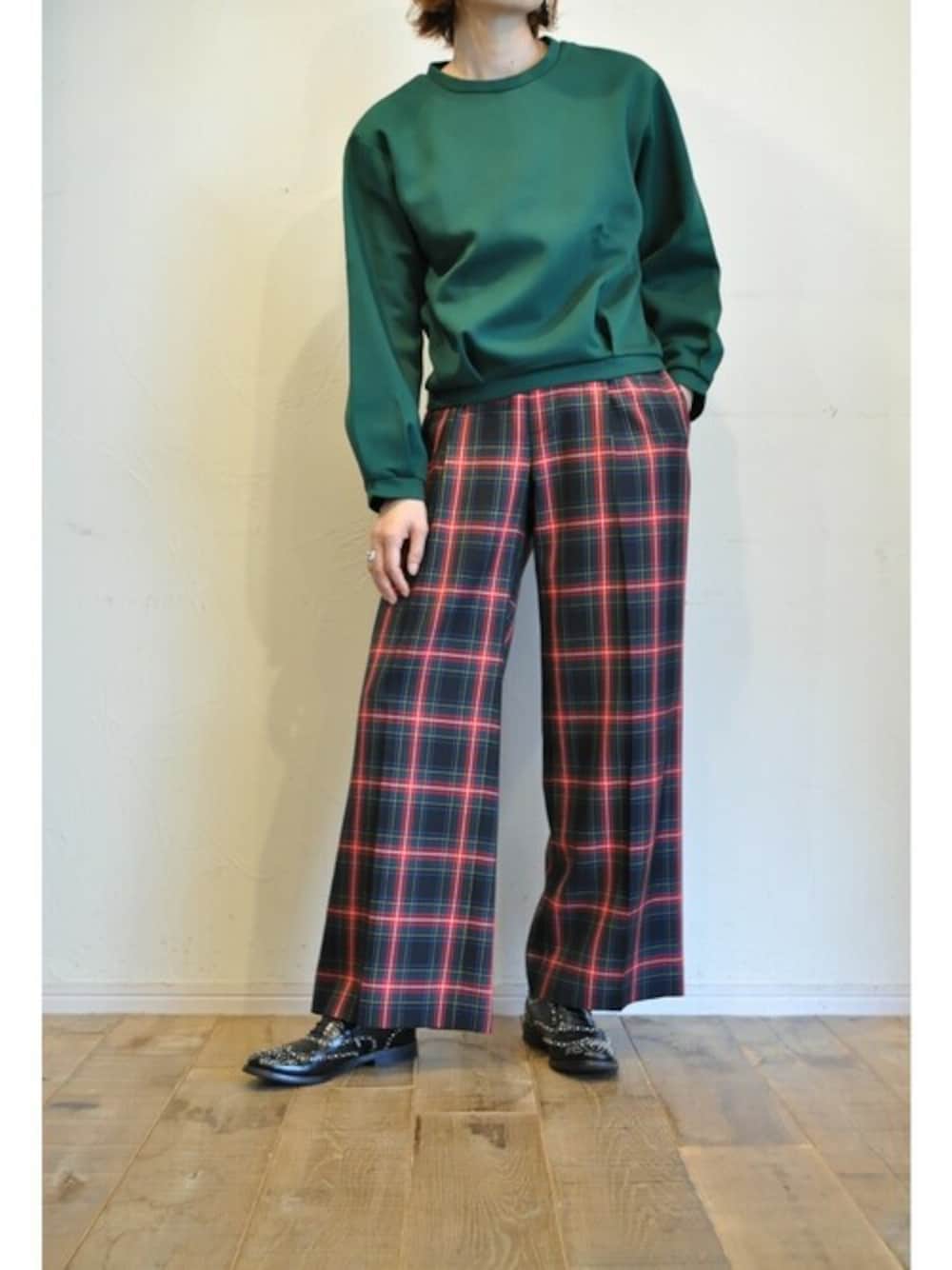 「チェック、グリーン、チェックパンツ、タックパンツ、hippiness、ダンボールニット、ボリューム袖、capis」｜「hippinessのタックロングスリーブトップス（ニット/セーター、グリーン系）」を使った、chaosbohemiaさん（レディース・165cm）の秋コーディネートの1枚目の写真