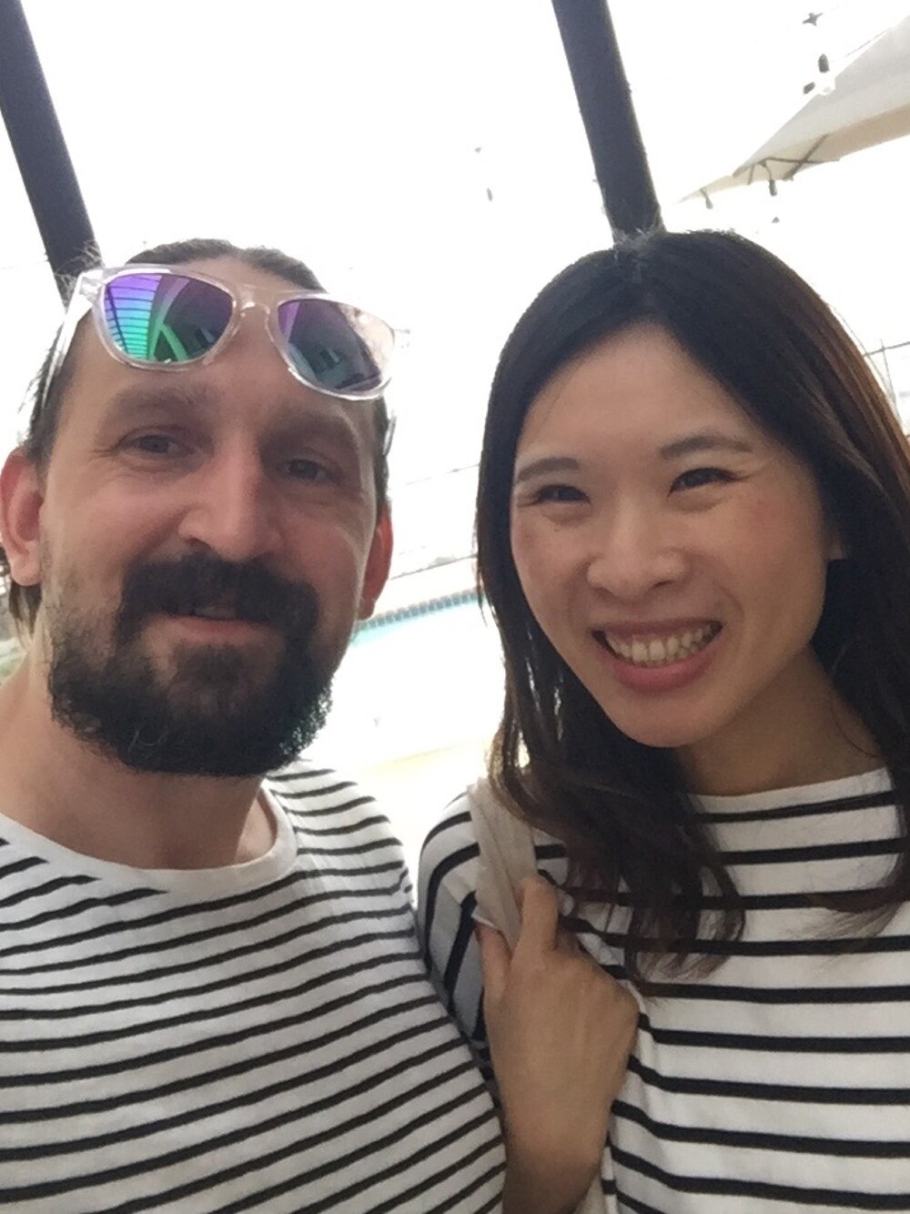 「wickedlycool、SANDIEGO、lajolla、wickedlycool #wickedlyglobal #wickedlycasual、zebra-stripe」｜「nomadlabsのアイテム（サングラス、ホワイト系）」を使った、SYNAPS.NETさん（メンズ・175cm）の冬コーディネートの1枚目の写真