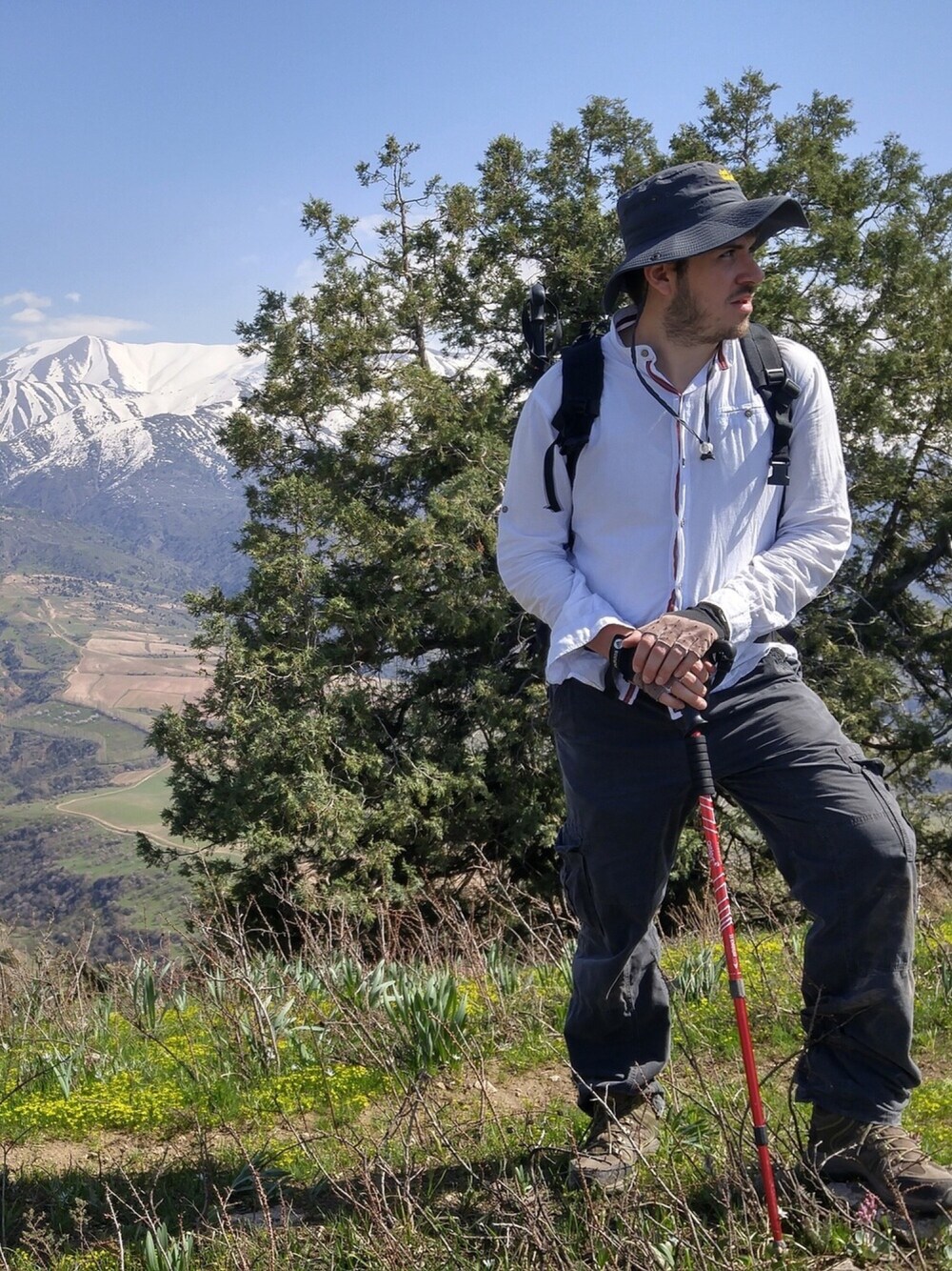 「outdoor、hiking、CAMPER、ootd、outfit、summer、denim、casual、sneakers」｜「patagoniaのパタゴニア/ メンズ・ボーダーレス・カーゴ・パンツ（ショート）（カーゴパンツ、グリーン系）」を使った、SYNAPS.NETさん（メンズ・175cm）の春コーディネートの1枚目の写真
