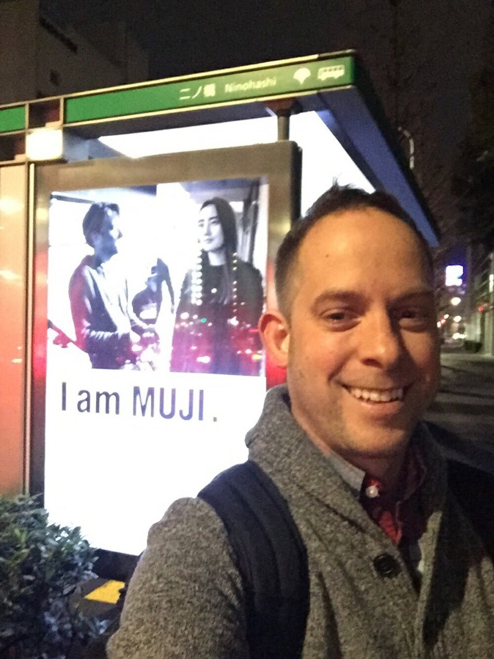 「MUJI、MUJI Labo、MUJIスタイル、Muji试衣间、outfit、summer、black and white、streetstyle、ootd、denim」｜「TUMIのコンパクト・ラップトップ・ブリーフパック（バックパック/リュック、ブラック系）」を使った、SYNAPS.NETさん（メンズ・175cm）の春コーディネートの1枚目の写真
