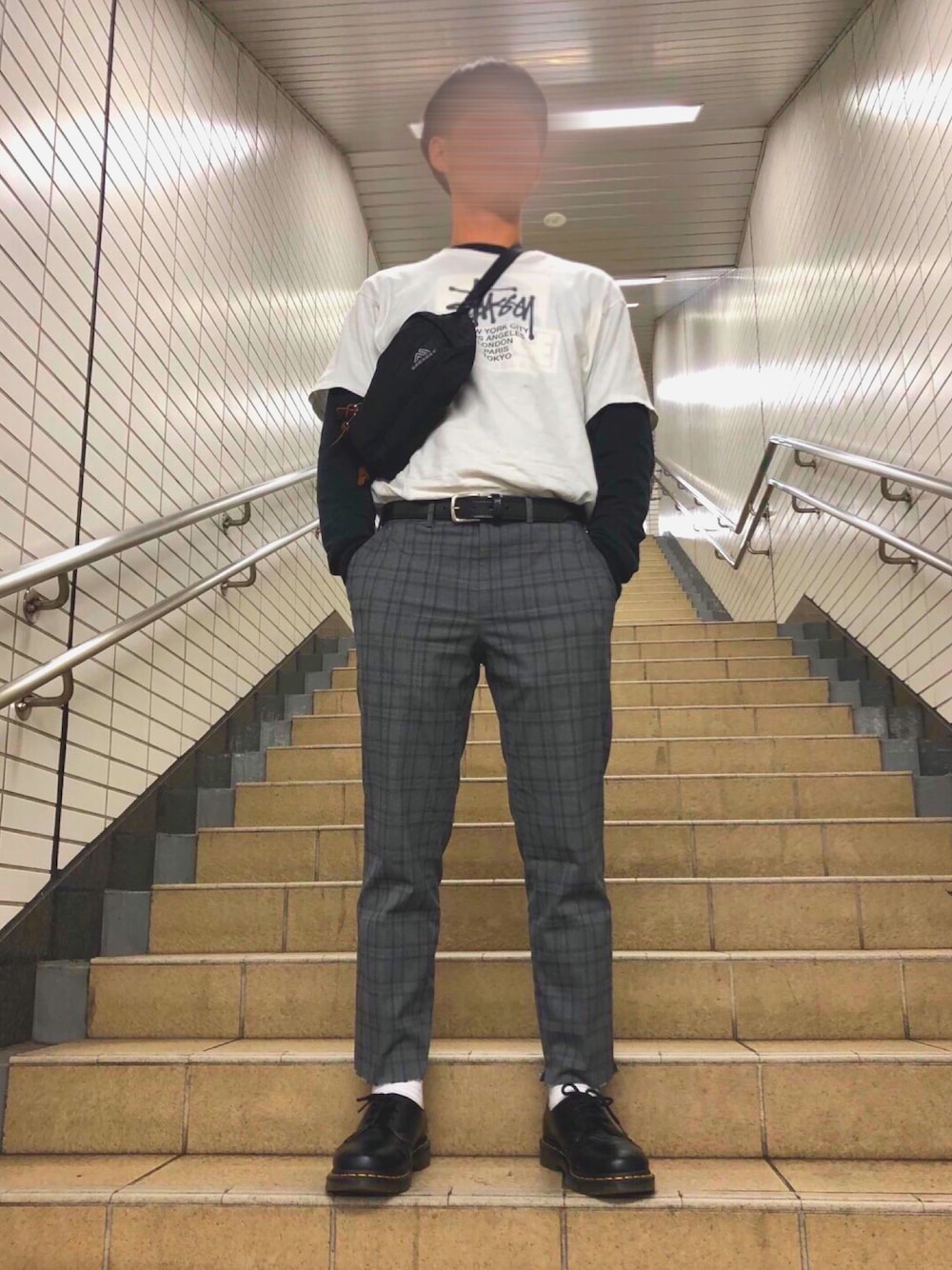 「stussy、Dr.Martens」｜「STUSSYのBig Cities（Tシャツ/カットソー、ホワイト系）」を使った、あ   す   かさん（メンズ・171cm）の秋コーディネートの1枚目の写真