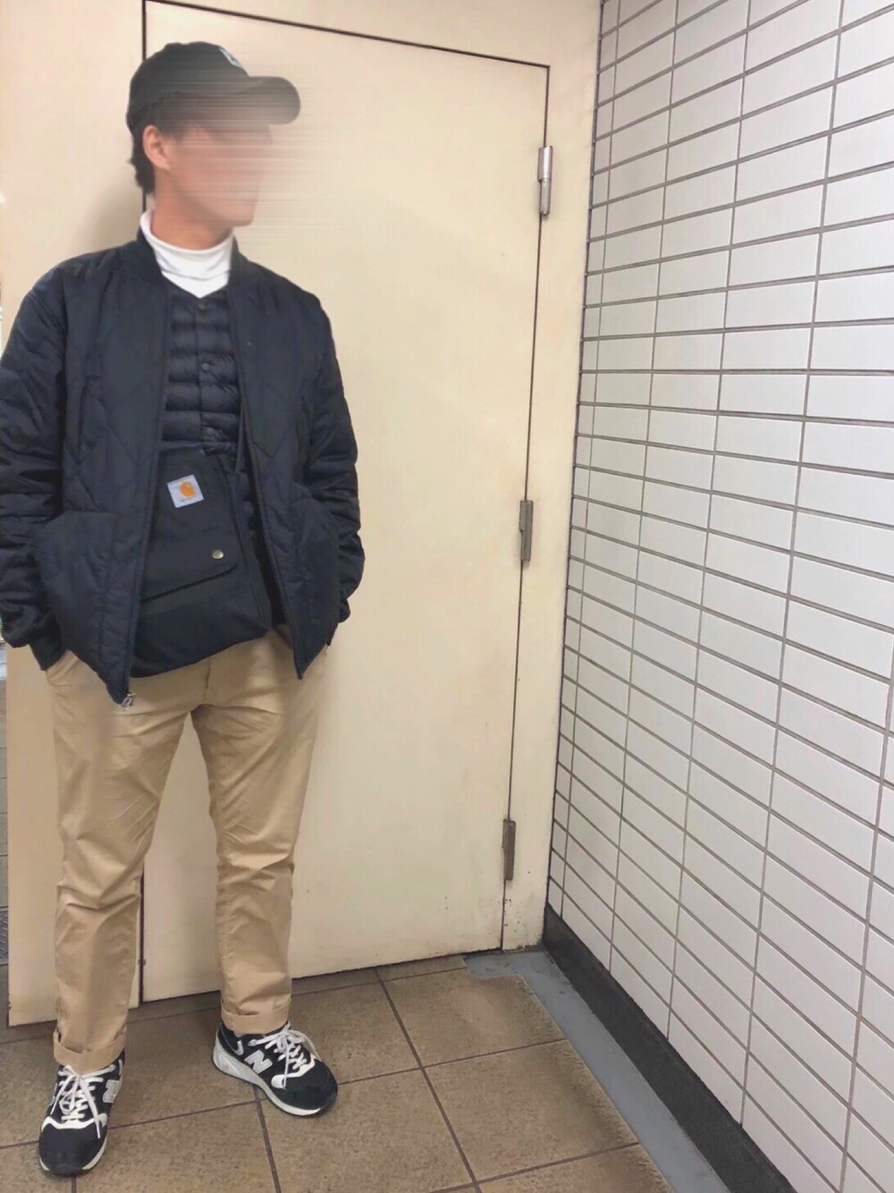 「carhartt、UNIQLO」｜「XLARGEのMARINE 6PANEL CAP（キャップ、ブラック系）」を使った、あ   す   かさん（メンズ・171cm）の冬コーディネートの1枚目の写真