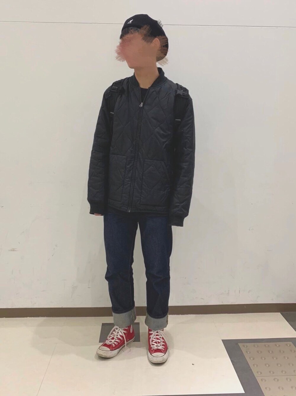 「stussy、UNIQLO、KANGOL、converse100anniversary」｜「KANGOLの【KANGOL / カンゴール】刺繍ロゴ ハンチング（ハンチング/ベレー帽、ブラック系）」を使った、あ   す   かさん（メンズ・171cm）の春コーディネートの1枚目の写真