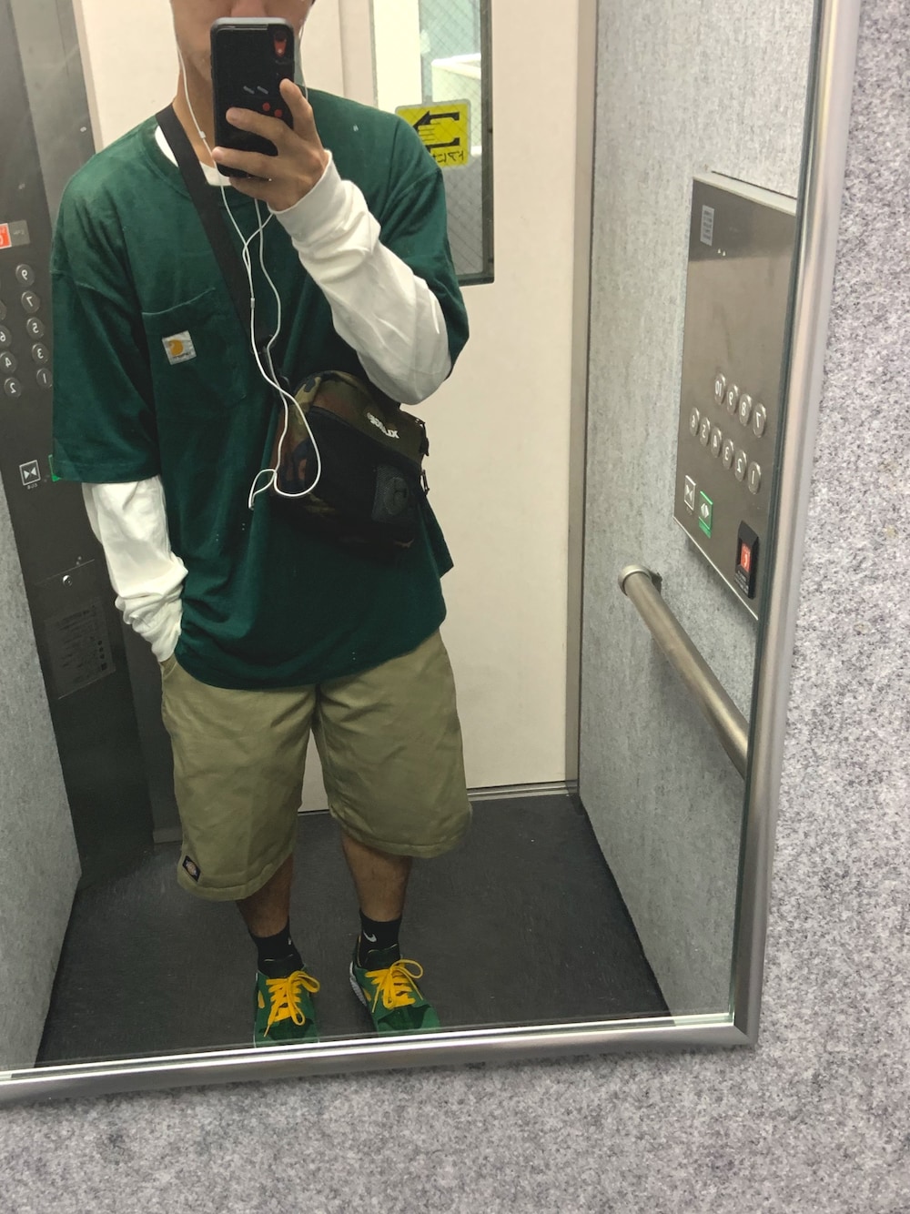 「古着コーデ、carhartt、Dickies、NIKE ID」｜「Carharttのアイテム（Tシャツ/カットソー、グリーン系）」を使った、あ   す   かさん（メンズ・171cm）の秋コーディネートの1枚目の写真
