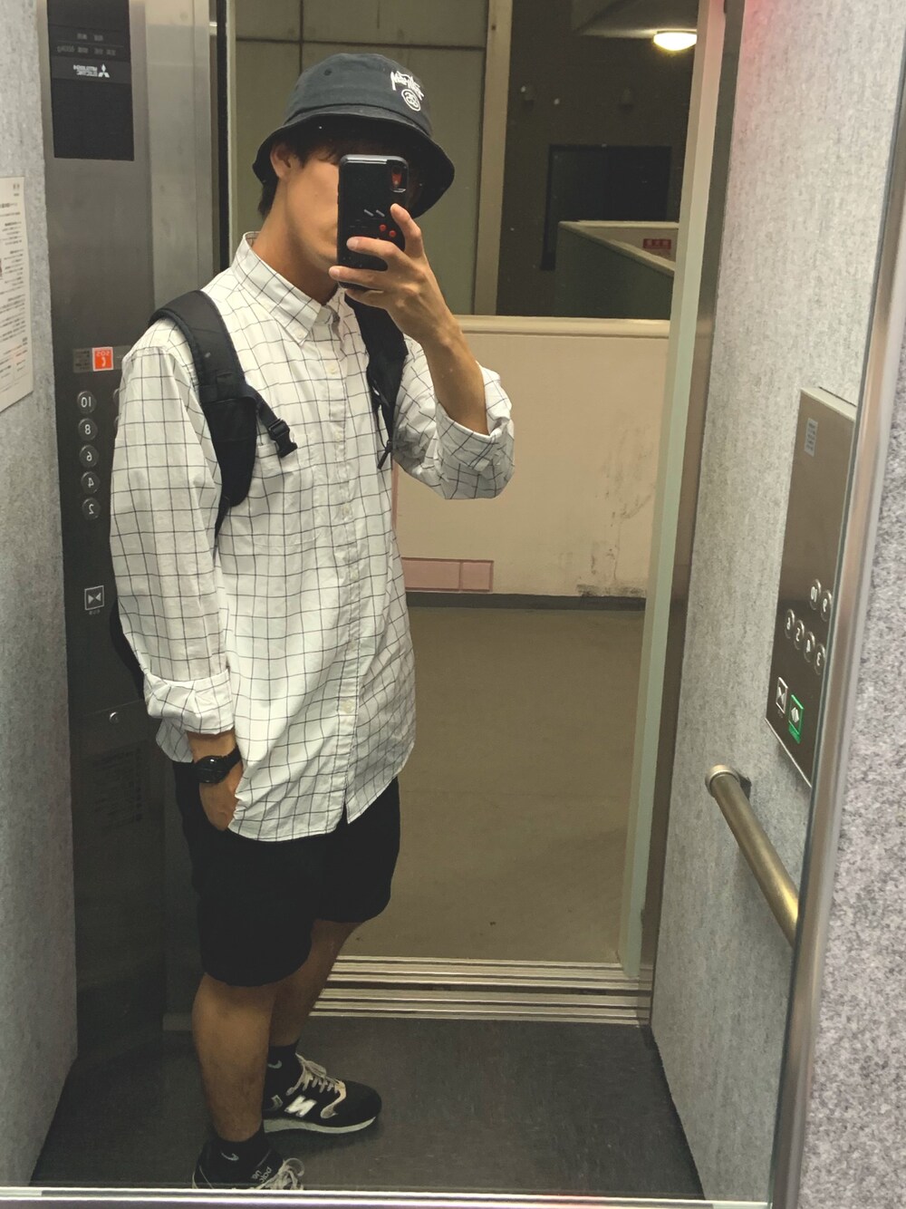 「stussy、UNIQLO」｜「STUSSYのStock Bucket Hat（ハット、ブラック系）」を使った、あ   す   かさん（メンズ・173cm）の秋コーディネートの1枚目の写真
