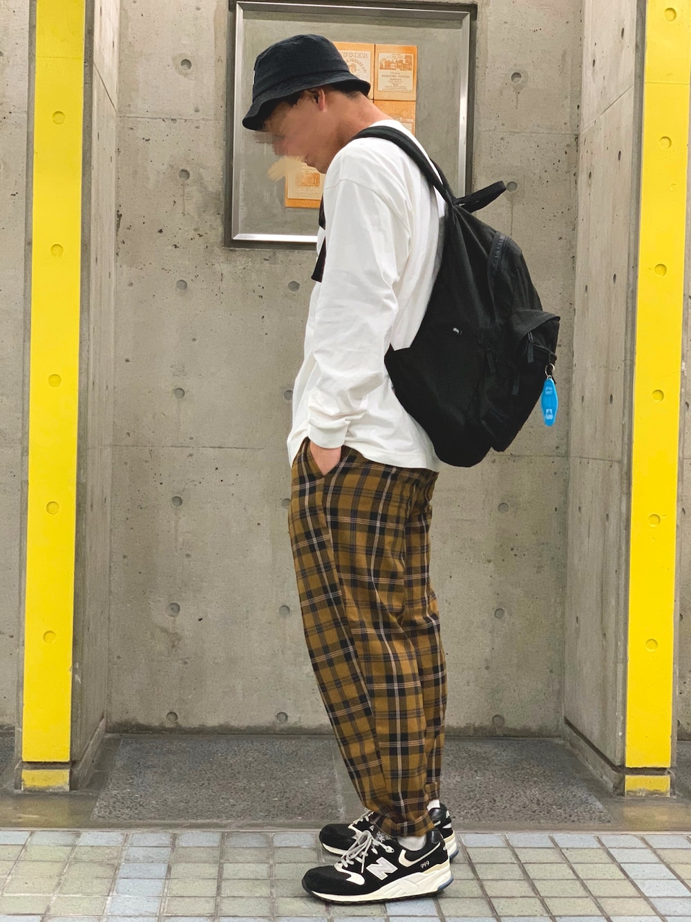 「stussy、UNIQLO、coen」｜「STUSSYのStock Bucket Hat（ハット、ブラック系）」を使った、あ   す   かさん（メンズ・173cm）の秋コーディネートの1枚目の写真