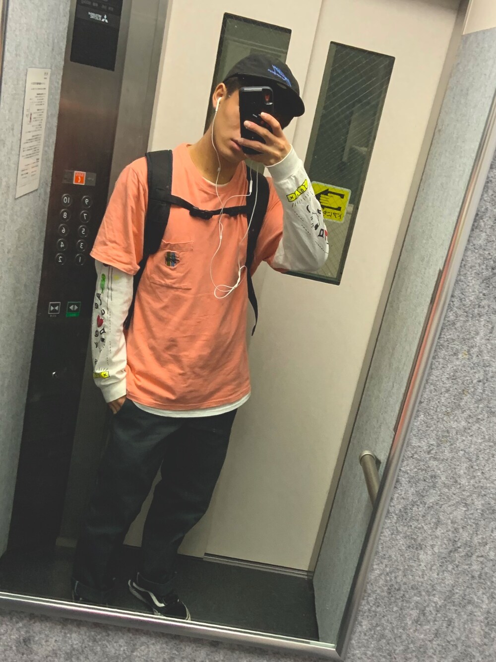 「stussy、Deviluse」｜「STUSSYのNew Wave Low Pro Cap（キャップ、ブラック系）」を使った、あ   す   かさん（メンズ・173cm）の秋コーディネートの1枚目の写真