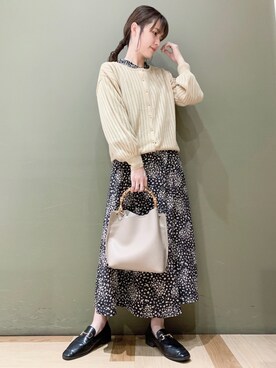 「select MOCA（セレクトモカ）の柔らかく履きやすいフェイクレザーゴールドビット付きローファー（ローファー）」を使った、marinaさん（レディース・158cm）の春コーディネート