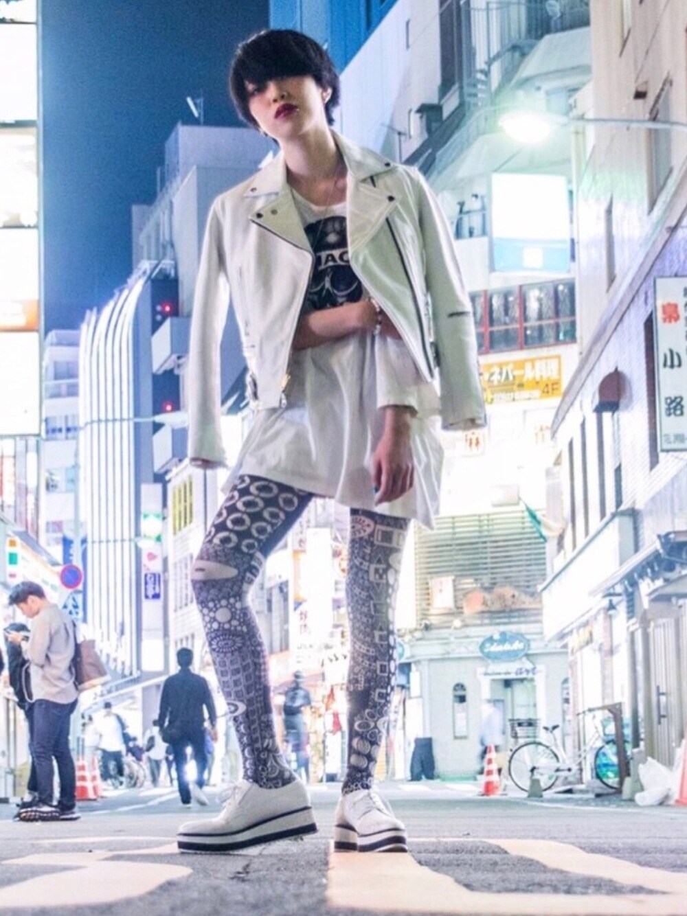 「Tokyostreetstyle、michiehoshina、avantgardelegwear、mandkdesign、Vivienne Westwood、ZARA、アイラブメンズライク、レッグウェア、punk、Sex Pistols」｜「M&K DESIGNのアイテム（タイツ/ストッキング、ホワイト系）」を使った、  M&K Designさん（レディース・164cm）の春コーディネートの1枚目の写真