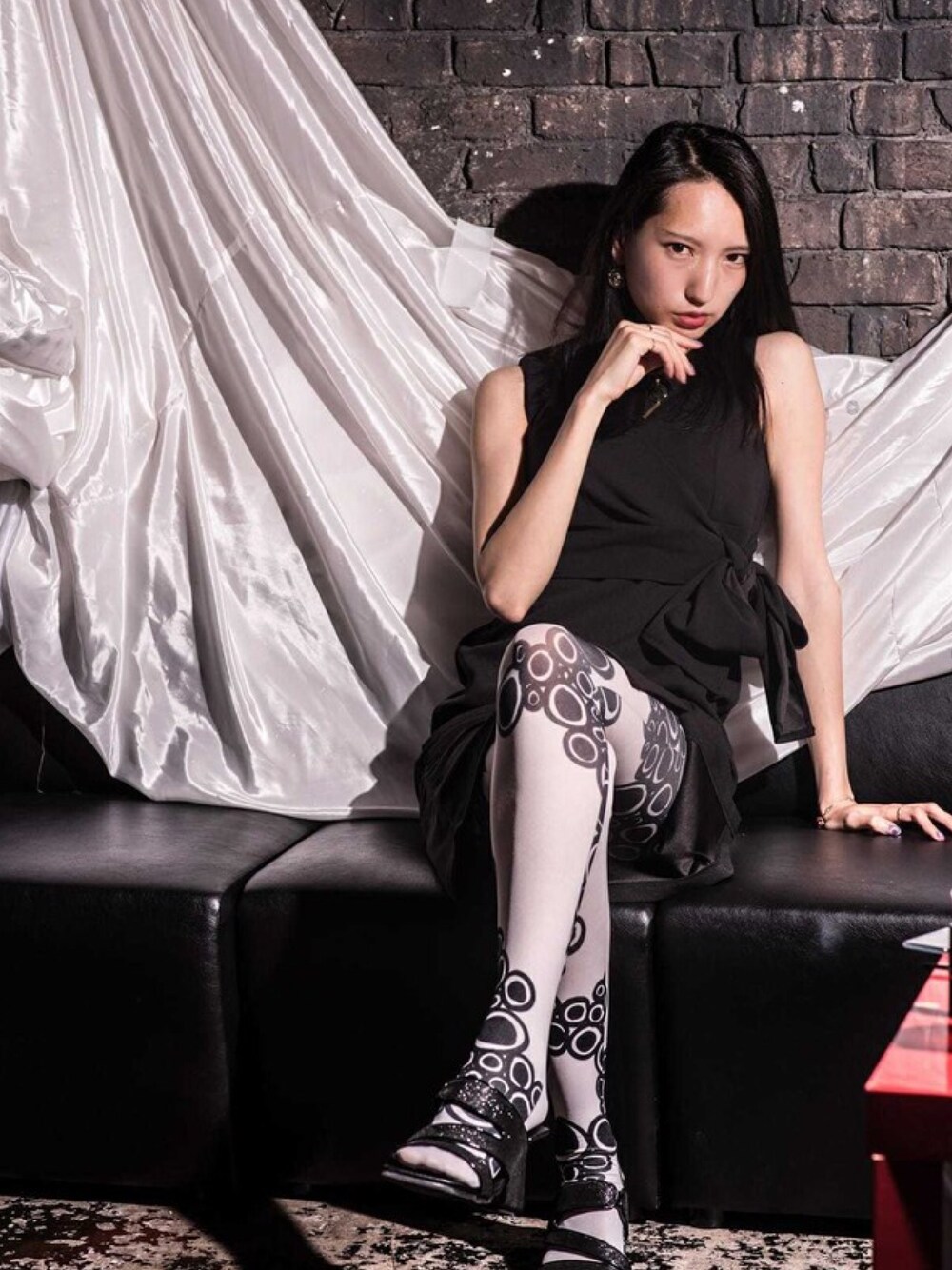 ホワイト系のタイツ/ストッキングを着用したレディースの夏コーディネートの1枚目の写真