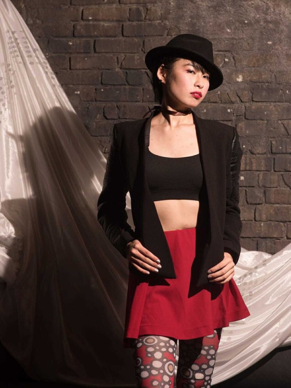 「お洒落さんとつながりたい、アバンギャルド、個性的、レッグウェア、タイツ、赤」｜「M&K Designのアイテム（タイツ/ストッキング、レッド系）」を使った、  M&K Designさん（レディース・165cm）の夏コーディネートの1枚目の写真